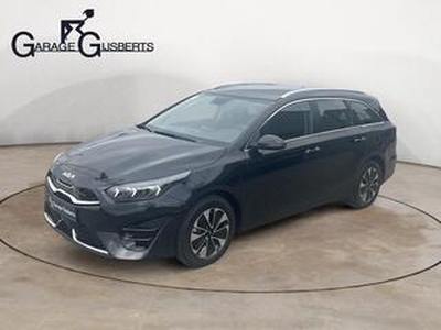 KIA CEE D Ceed Sportswagon 1.6 GDI PHEV DynamicLine | Airco | Navigatie | Stoelverwarming | Stuurverwarming | 16''Lichtmetaal | Camera achter + Parkeerhulp |