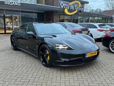 Porsche Taycan Performance 84 kWh / Panoramadak / Camera / Passenger display / Head-up / Achterasbesturing / Bose / Keyless / Bose / 21'' / Sportchrono / Stoelventilatie / Warmtepomp