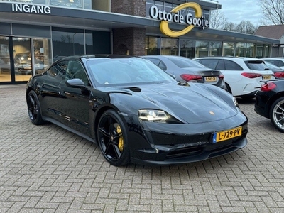 PORSCHE TAYCAN Performance 84 kWh / Panoramadak / Camera / Passenger display / Head-up / Achterasbesturing / Bose / Keyless / Bose / 21'' / Sportchrono / Stoelventilatie / Warmtepomp