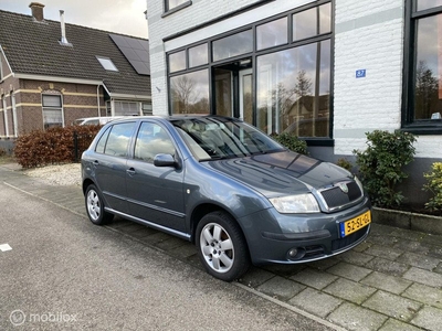 Skoda Fabia 1.4-16V Elegance met storing