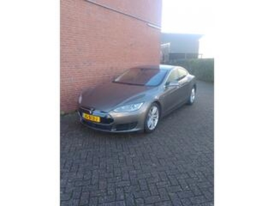 Tesla MODEL S 70D Base