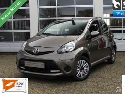 Toyota Aygo 1.0-12V VVT-I 5-Deurs Facelift 2 Aspiration Comfort/Cool Ledverlichting Airconditioning Centrale Vergrendeling Elektrische Ramen Stuurbekrachtiging Radio/Cd/Aux Dubbele Speakers 12Volt-Aansl. Isofix Métallic Lak Topstaat Distributiekett