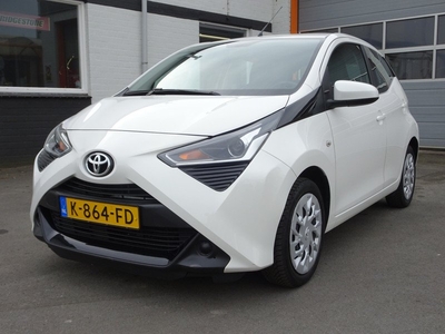 Toyota Aygo 1.0 VVT-i x-play Airco, camera, apple carplay, elektrische ramen, centrale vergrendeling, enz.