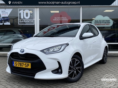 Toyota Toyota yaris 1.5 Hybrid Dynamic Private lease actie: Prijs per maand €440 per maand op basis van 60 maanden en 10.000 km per jaar. Direct Rijden slechts 1812 km! veel opties en super zuinig!