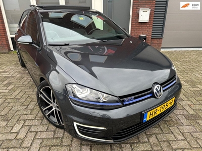 Volkswagen Golf 1.4 TSI GTE / Leder / Pano / Navi / PDC / Clima