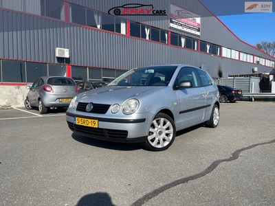 Volkswagen Polo 1.2-12V Trendline / STUURBEKRACHTIGING / ELEK RAMEN / AIRCO