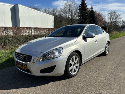 Volvo S60 1.6 T3 Kinetic / AIRCO / NAVI / CRUISE