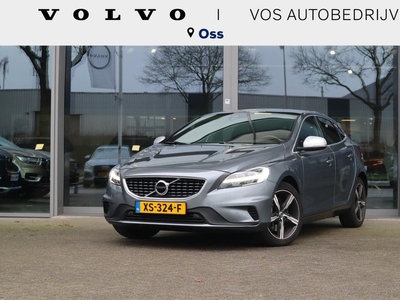 Volvo V40 1.5 T3 Polar+ Sport | Harman Kardon Audiosysteem| Verwarmbare voorstoelen| Keyless Entry| Parkeersensoren voor + achter met achteruitrijcamera| Extra getint glas achter| Panorama dak| Noodreservewiel| Cruise Control| Afneembare trekhaak|