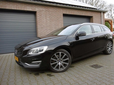 Volvo V60 2.4 D6 Twin Engine R-Design NAVI ECC LEER 2015