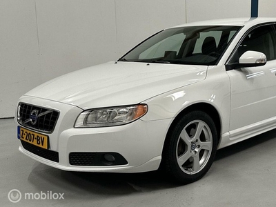 Volvo V70 2.5T Momentum 230PK / AUTOMAAT / NAVI