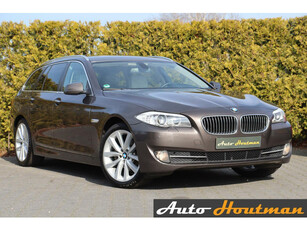 BMW 5-serie Touring 520d automaat High Executive Leder|Key-less|Ecc|Groot Nav|PDC|Trhk E.|Luchtvering|Xenon|Stoelverw.|Trk gewicht 2000kg!|Euro 5