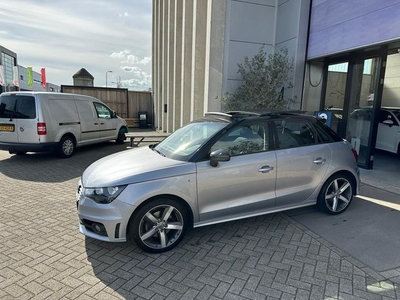 Audi A1 Sportback 1.4 TFSI CoD S-Line Automaat! PANO!