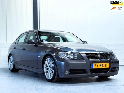 BMW 3-serie 320i Executive Leer