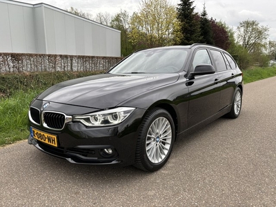 BMW 3 Serie Touring 320i Centennial High Executive / LEER /