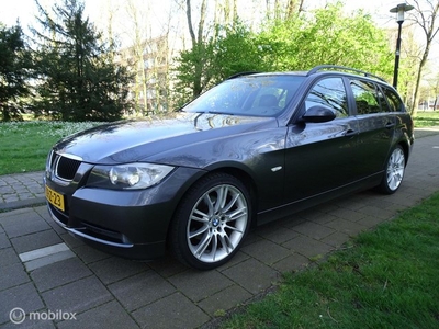 BMW 3-serie Touring 320i Executive AUTOMAATPANORAMATREKHAA