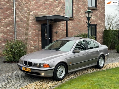 BMW 5-serie 528i Executive Aut Leder Navi Schuifdak