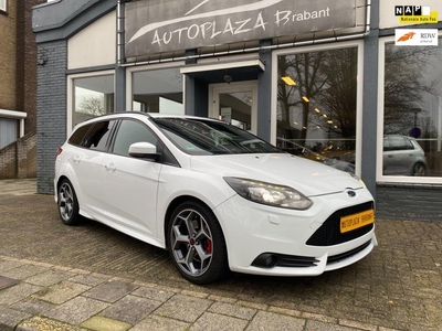 Ford Focus Wagon 2.0 EcoBoost ST-3 / NAVI / CRUISE / XENON