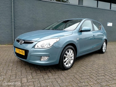 Hyundai i30 1.6i Dealer onderhouden/Leer/Navi