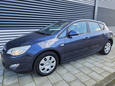 Opel Astra 1.6 Edition Clima navigatie trekhaak pdc Nap