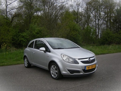 Opel Corsa 1.0-12V Business . Airco . Navigatie . ketting