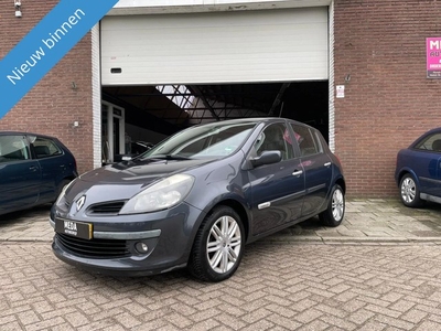 Renault Clio 1.6-16V Initiale Automaat Cruisecontrol