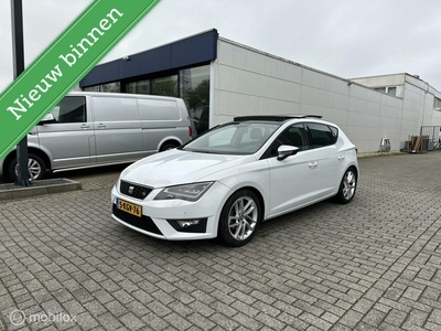 Seat Leon 1.6 TDI FR-Pakket Panorama Cruise Clima Led