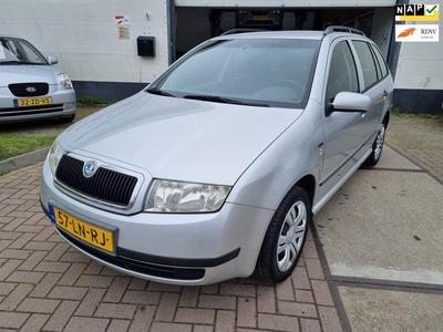 Skoda Fabia Combi 1.4-16V Creation Dealer onderhouden!