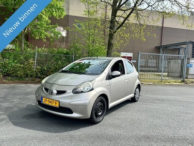 Toyota Aygo 1.0-12V NETTE EN SPORTIEVE UITVOERING