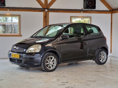 Toyota Yaris 1.0 VVT-i Terra (Trekhaak / LM Velgen /