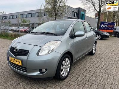 Toyota Yaris 1.3 VVTi Executive - Leder - Navigatie -