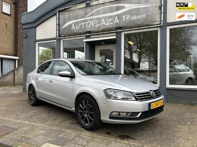 Volkswagen Passat 1.4 TSI Highline / CLIMAT / NAVI / CRUISE