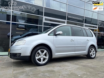 Volkswagen Touran 2.0-16V FSI Highline