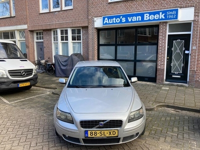 Volvo S40 1.8 LEER NAVI IN NIEUW STAAT