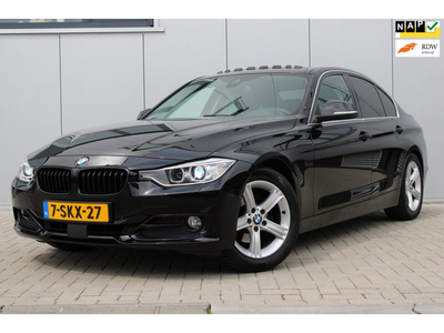 BMW 3-serie 320d M-STUUR I PANO I ADAPTIEVE I KEYLESS I MEMORY I RONDOM CAM. I LEDER I LED I