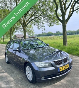 BMW 3-serie Touring 320i- NEW APK - NETTE AUTO - ONDERHOUDEN