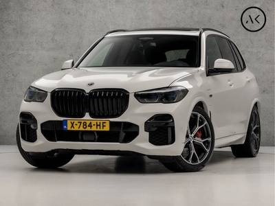 BMW X5 xDrive45e High Executive M-Sport 395Pk Automaat (PANORAMADAK, LUCHTVERING, LASER KOPLAMPEN, HEAD-UP DISPLAY, LEDER DASHBOARD, TREKHAAK ELEKTRISCH, SFEERVERLICHTING, HARMAN/KARDON, SHADOW LINE, NIEUWSTAAT)