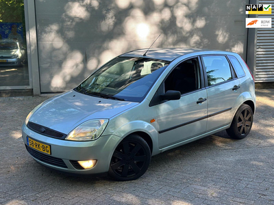 Ford Fiesta 1.3 Futura / RIJDT SCHAKELT GOED / AIRCO / LM VELGEN