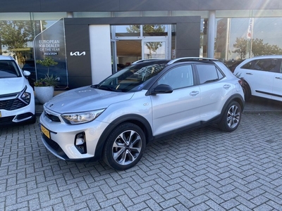 Kia Stonic 1.0 T-GDi Sports Edition Navi + Camera // 17inch // Zwart Dak Info Roel 0492-588951