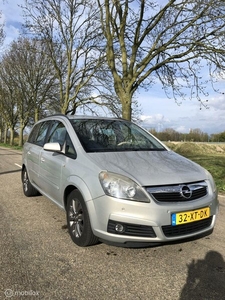 Opel Zafira 2.2 Temp - 7 PERS. - PARKEERSENSOREN - TREKHAAK