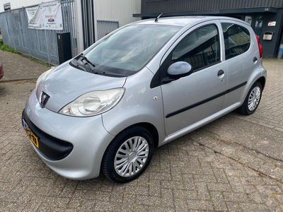 Peugeot 107 1.0-12V XR