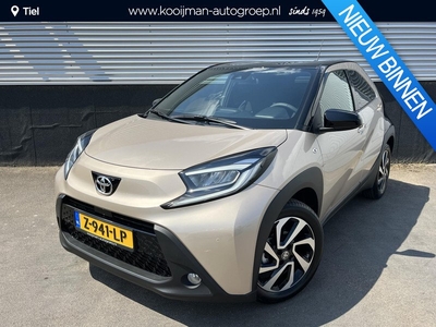 Toyota Aygo X 1.0 VVT-i MT Bi-tone + Navigatie, Stoelverwarming, Smart Key, Privacy glass, Climate control, Parkeersensoren Voor + Achter, Camera, LMV, LED, BTW Auto