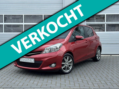 Toyota Yaris 1.3 VVT-i Now / Camera / Half Leder / Garantie / Climate / Spoiler /