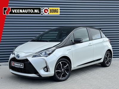 Toyota Yaris 1.5 Hybrid Bi-Tone Plus 2e Pinksterdag geopend van 12 tot 16 uur