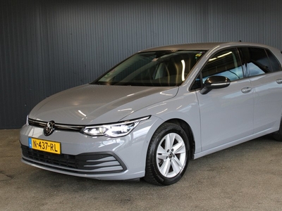 Volkswagen Golf 1.0 TSI Life Business | € 14.950,- NETTO! | IQ lights | Ambient Light | Climate | Stoel/Stuurverw. |