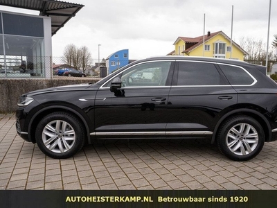 Volkswagen Touareg 3.0 TDI GRIJS KENTEKEN ACC TREKHAAK 19 INCH LUCHTVERING EL COMFORTSTOELEN INNOVISION COCKPIT