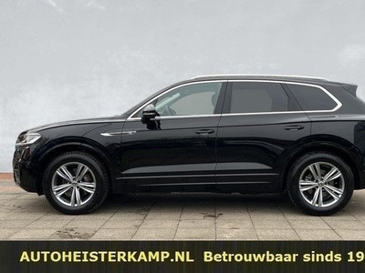 Volkswagen Touareg 3.0 TDI R-Line Grijs Kenteken ACC TREKHAAK 19 INCH LUCHTVERING EL COMFORTSTOELEN