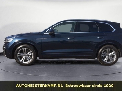 Volkswagen Touareg 3.0 TDI R-LINE GRIJS KENTEKEN ACC TREKHAAK 19 INCH LUCHTVERING EL COMFORTSTOELEN