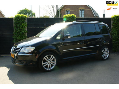 Volkswagen Touran 1.4 TSI Highline Business * Nieuwe APK * Navigatie * Airco *