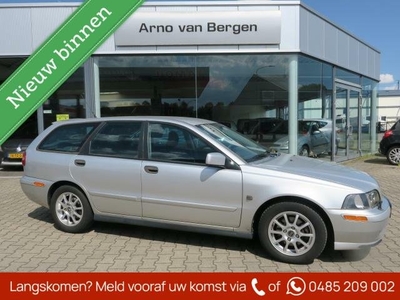 Volvo V40 2.0 Dynamic Navigator, clima, cruiscontrol, stoelverwarming, trekhaak, keurige auto.