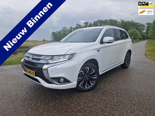 Mitsubishi Outlander 2.0 PHEV instyle+ / Automaat / Airco / Navi / CC / Leder / Schuif-Kanteldak / Voorstoel verwarmd/ LMV 18